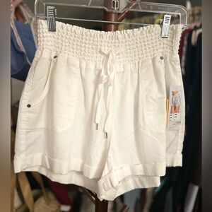 🖤NWT Women's White Shorts